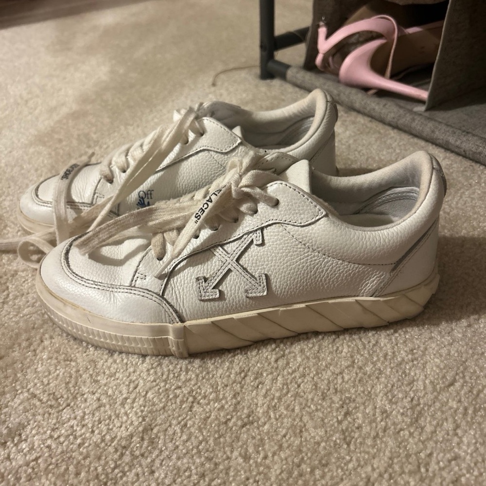 Off white sneakers (W)